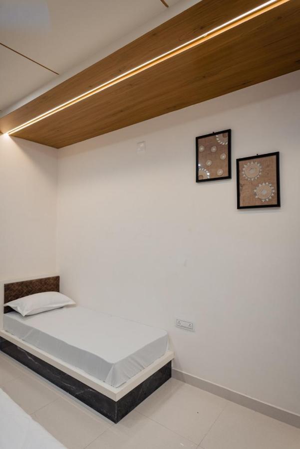 Hotel Ayodhya Virpur Экстерьер фото