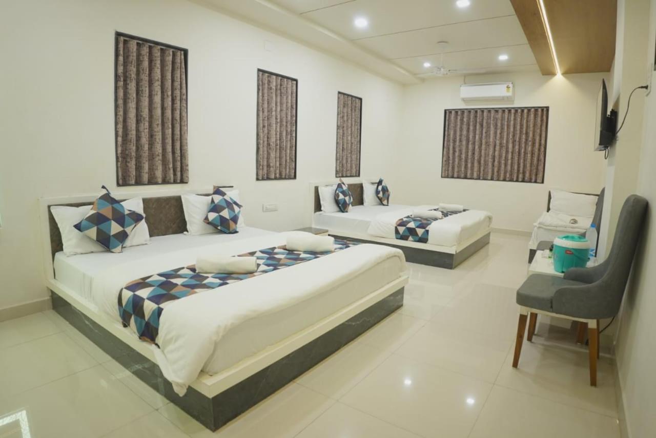 Hotel Ayodhya Virpur Экстерьер фото