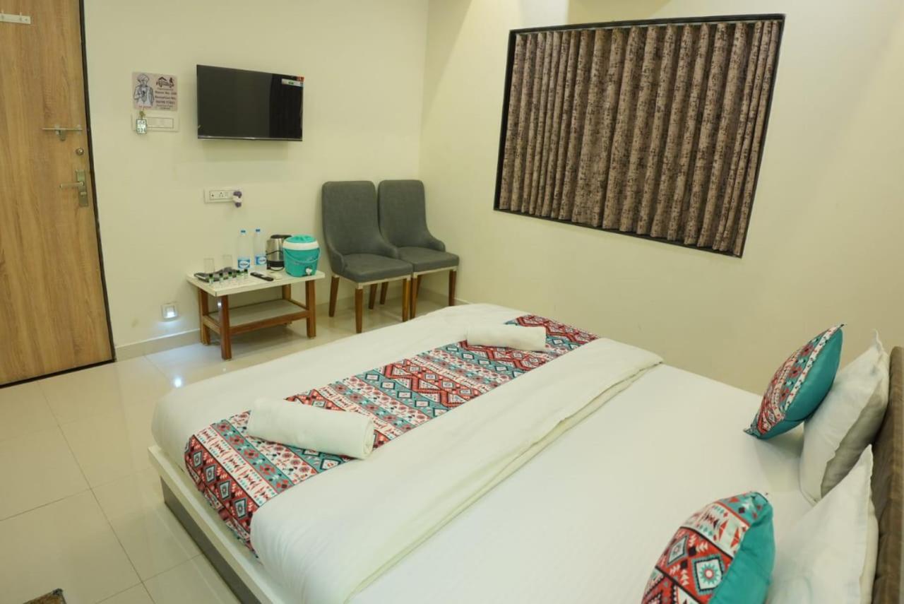 Hotel Ayodhya Virpur Экстерьер фото
