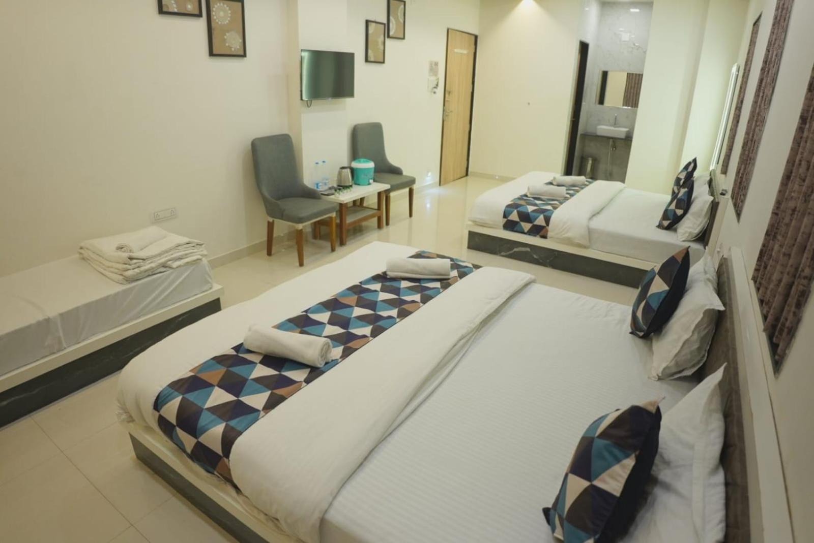 Hotel Ayodhya Virpur Экстерьер фото