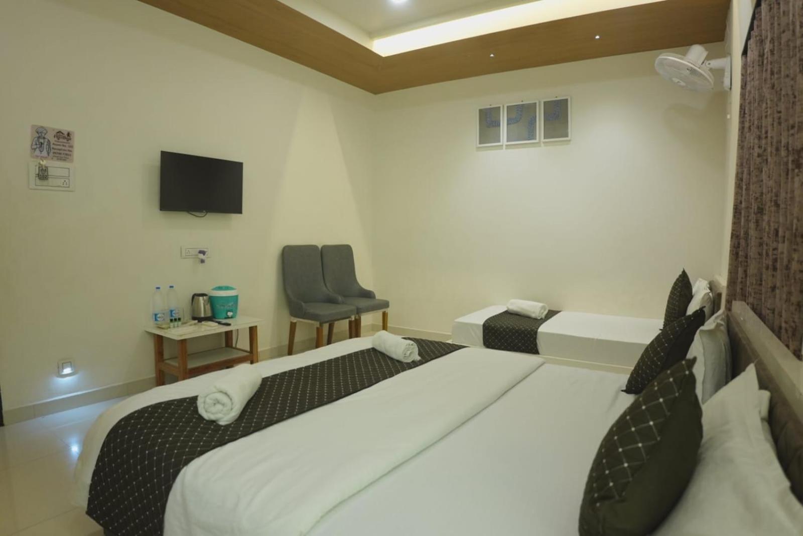 Hotel Ayodhya Virpur Экстерьер фото